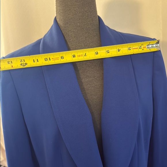 Nine West Women's lined fitted Blue Blazer. Size 10 - Picture 10 of 14